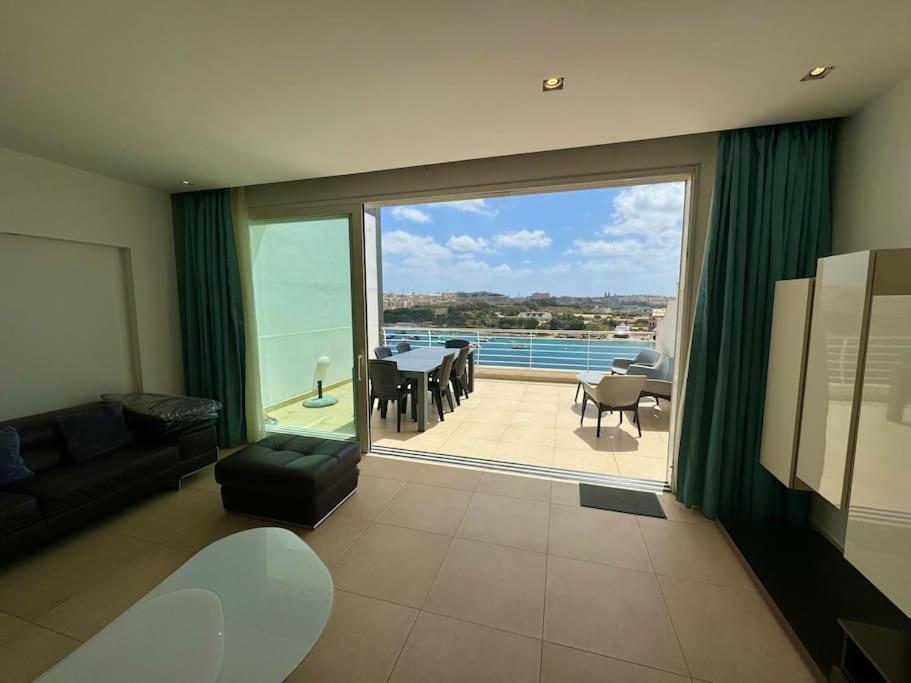 Penthouse -Centre Of Sliema - Best View In Malta Exterior photo