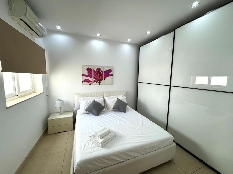 Penthouse -Centre Of Sliema - Best View In Malta Exterior photo