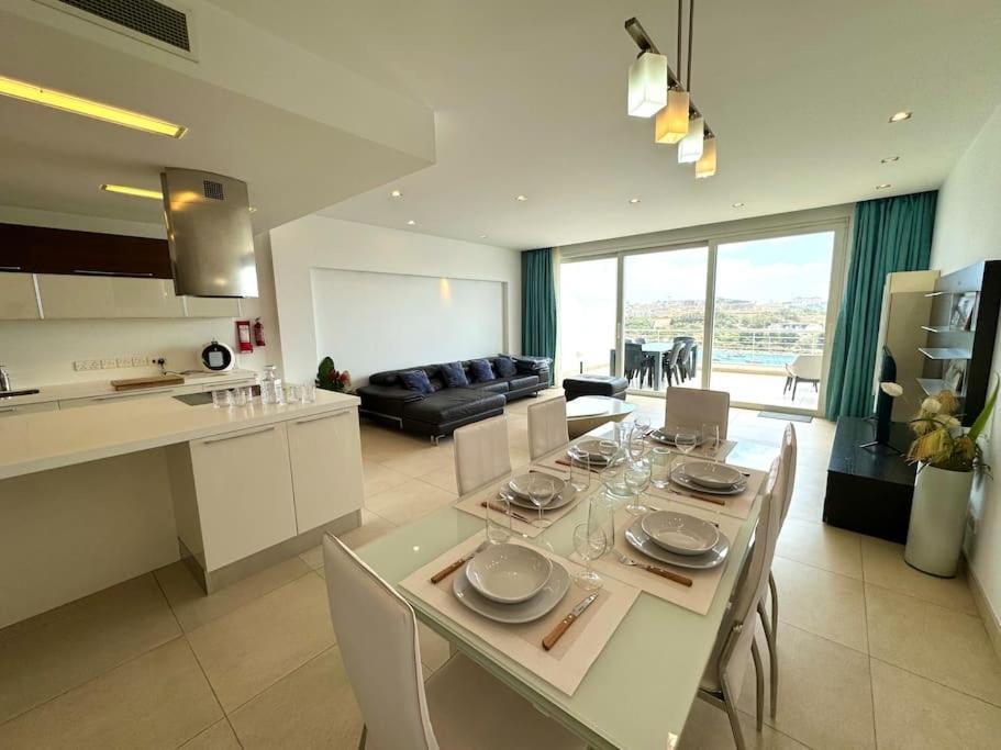 Penthouse -Centre Of Sliema - Best View In Malta Exterior photo